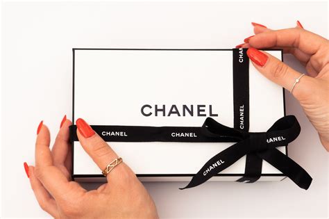 chanel weihnachtsgeschenk|Chanel gift shop online.